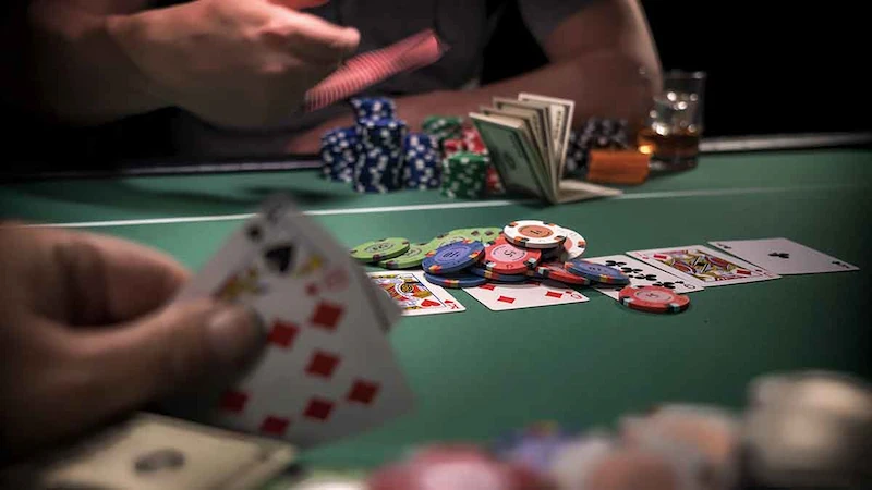 How to play card game Poker effectively from experts